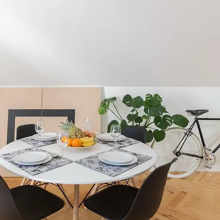 Apartamento Trendy Bright Flat With Balcony By Host Wise