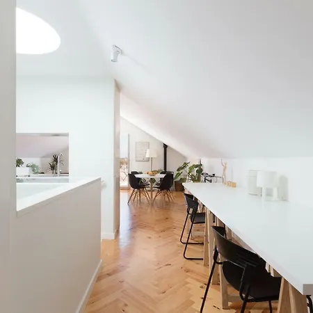 Trendy Bright Flat With Balcony By Host Wise Apartamento Oporto