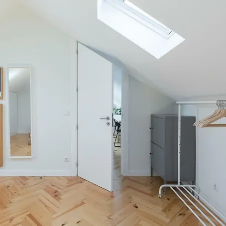 Trendy Bright Flat With Balcony By Host Wise