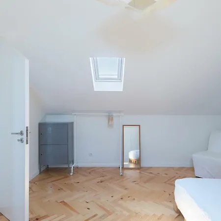 Trendy Bright Flat With Balcony By Host Wise *