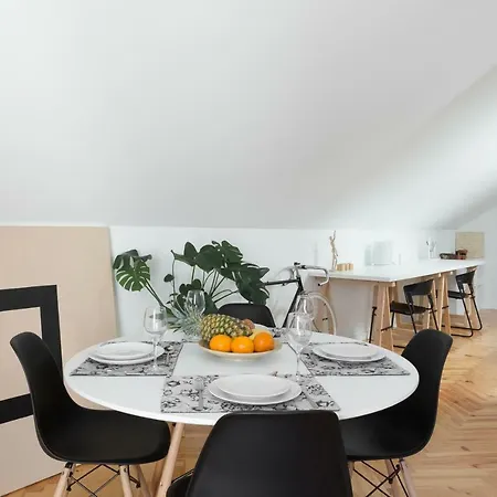 Trendy Bright Flat With Balcony By Host Wise *