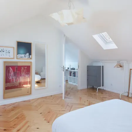 Trendy Bright Flat With Balcony By Host Wise